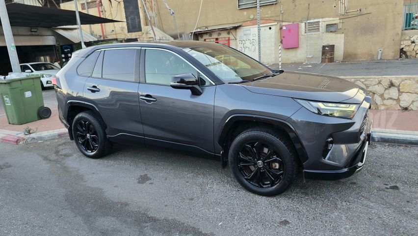 טויוטה RAV4