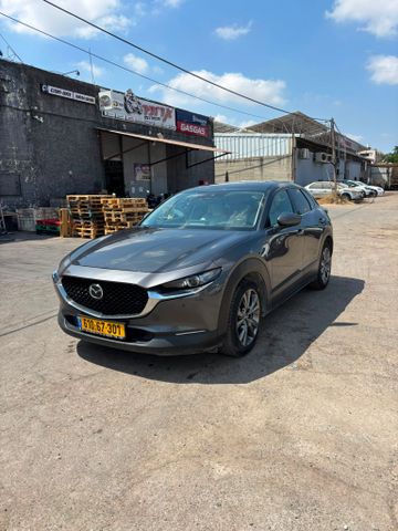 מודעת רכב מאזדה CX-30