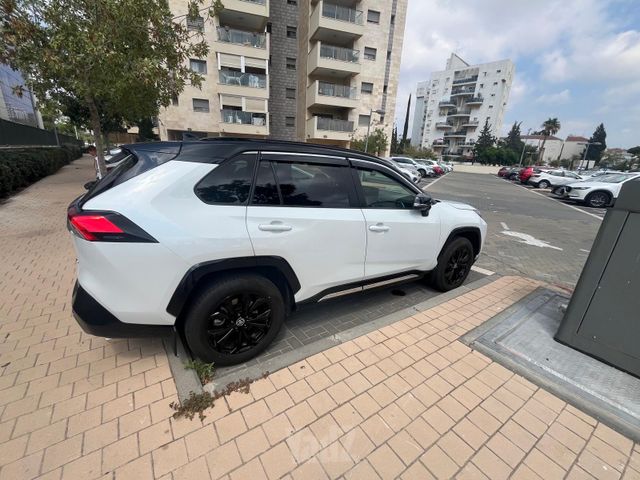 טויוטה RAV4