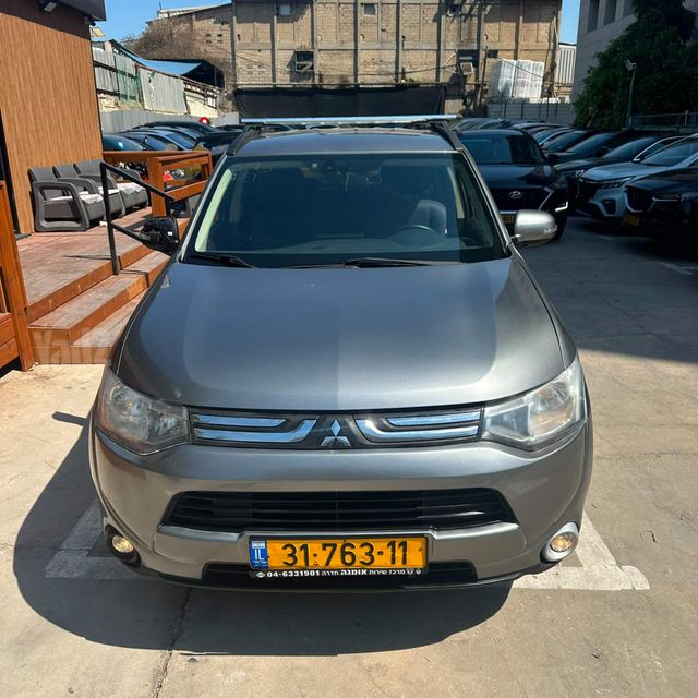 מיצובישי אאוטלנדר