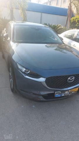 מודעת רכב מאזדה CX-30