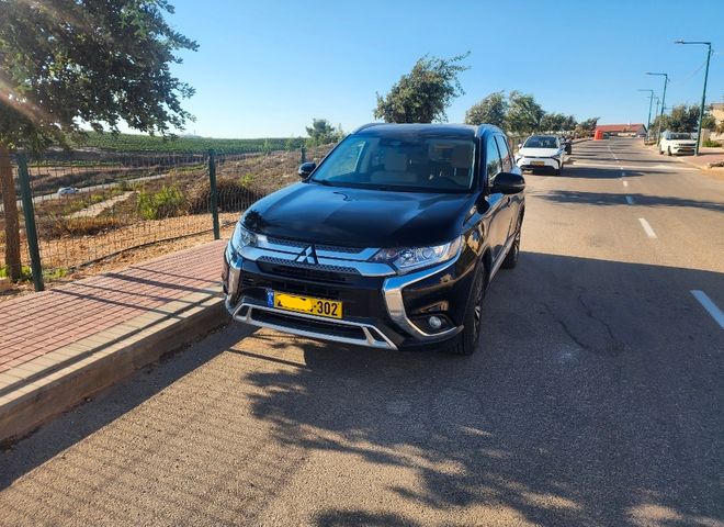 מיצובישי אאוטלנדר