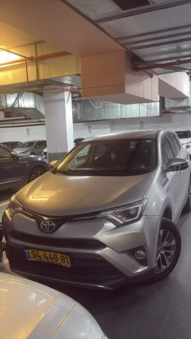 טויוטה RAV4