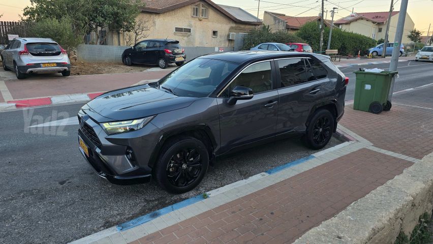 טויוטה RAV4