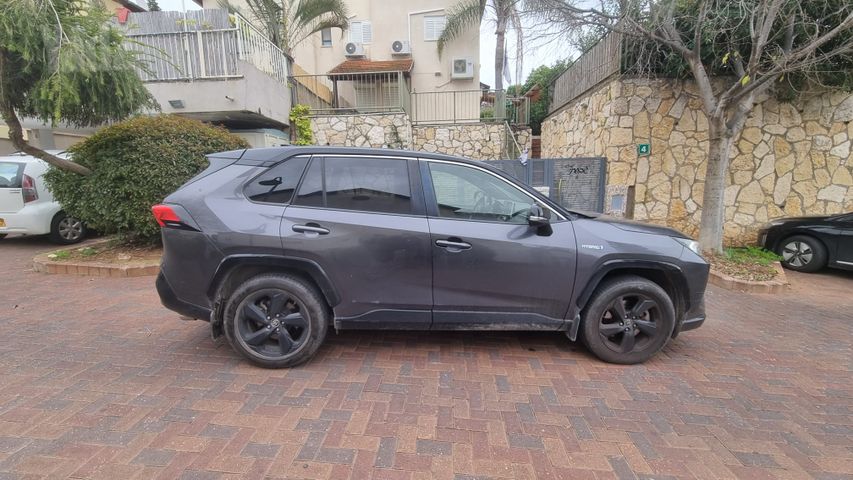 טויוטה RAV4