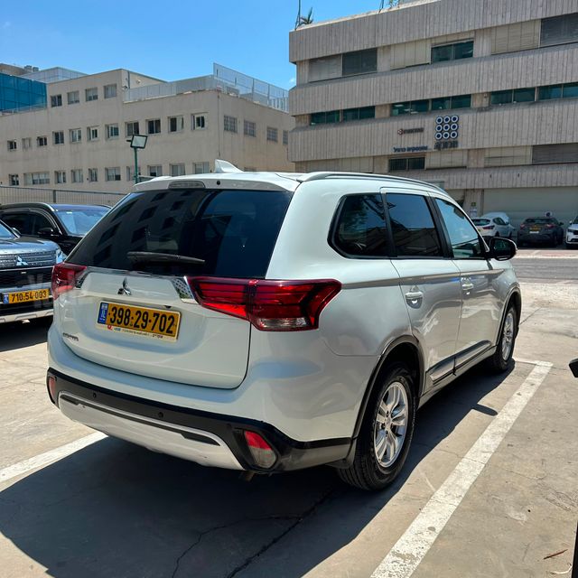 מיצובישי אאוטלנדר