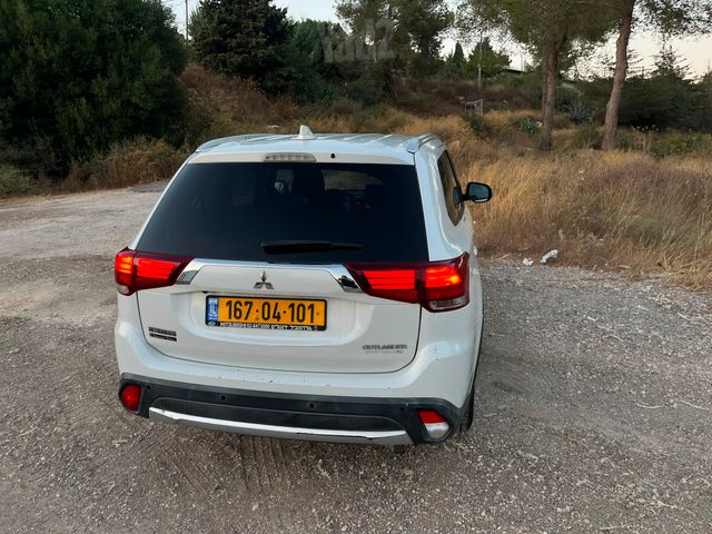 מיצובישי אאוטלנדר