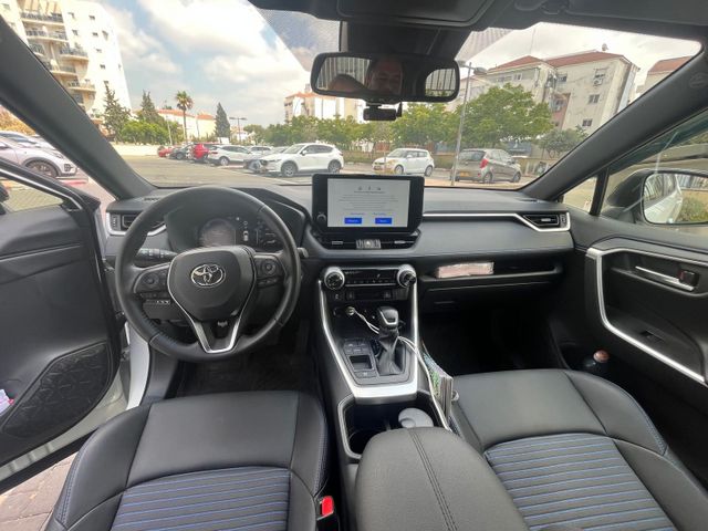 טויוטה RAV4