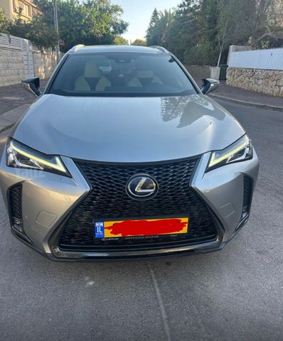 UX F-Sport 250h היברידי אוט׳ 2.0 (152 כ״ס)