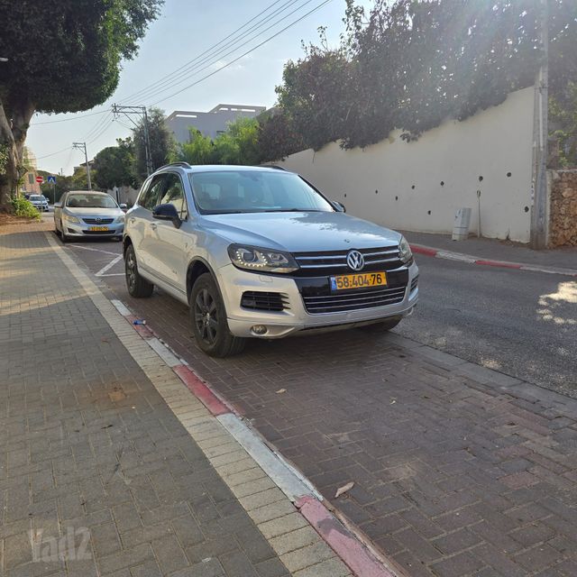 מודעת רכב פולקסווגן טוארג