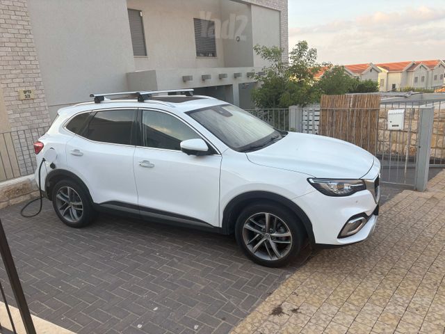 מודעת רכב אם ג'י EHS PHEV