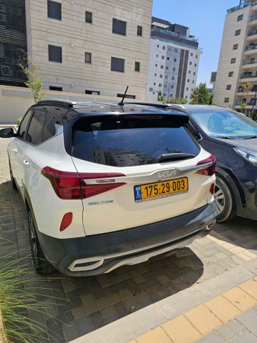 קיה סלטוס