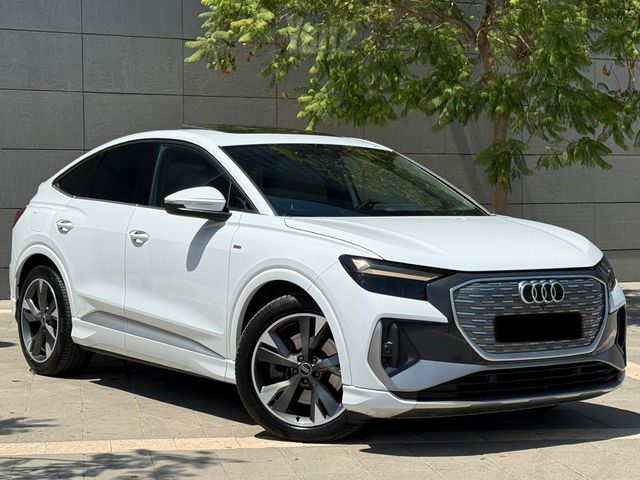 מודעת רכב אאודי Q4 e-tron