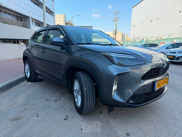 טויוטה יאריס קרוס