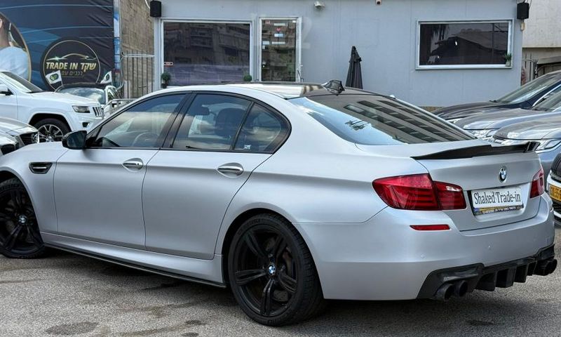 ב מ וו M5