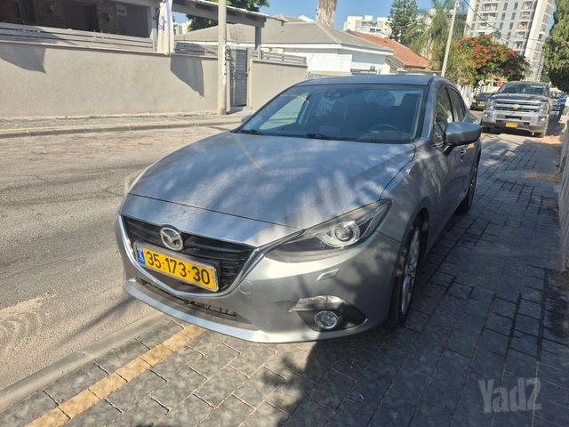 מודעת רכב מאזדה 3