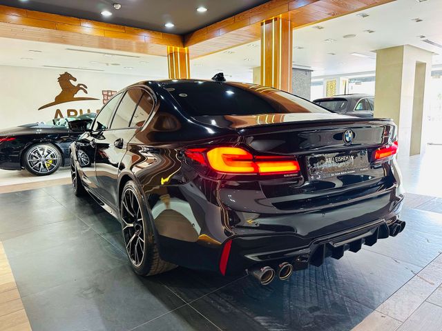 ב מ וו M5