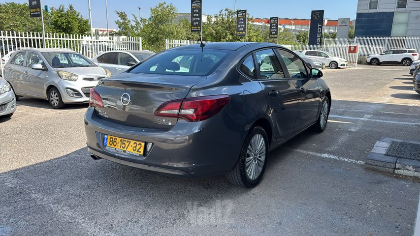 אופל אסטרה