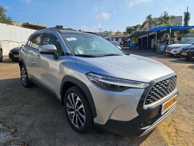 מודעת רכב טויוטה קורולה קרוס