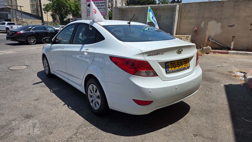 יונדאי אקסנט i25