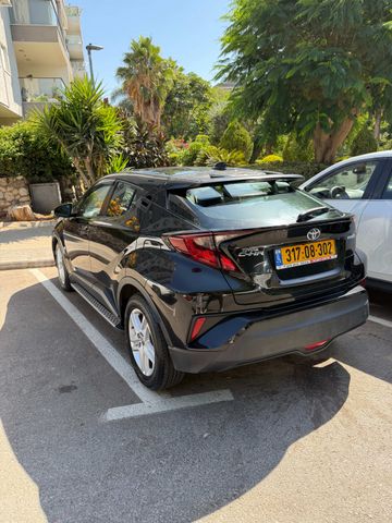 מודעת רכב טויוטה C-HR