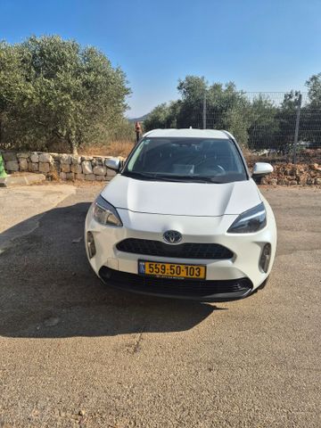 טויוטה יאריס קרוס
