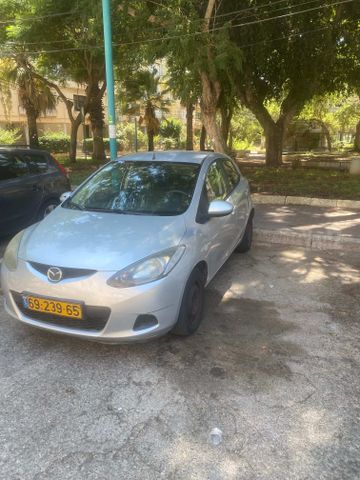 מודעת רכב מאזדה 2