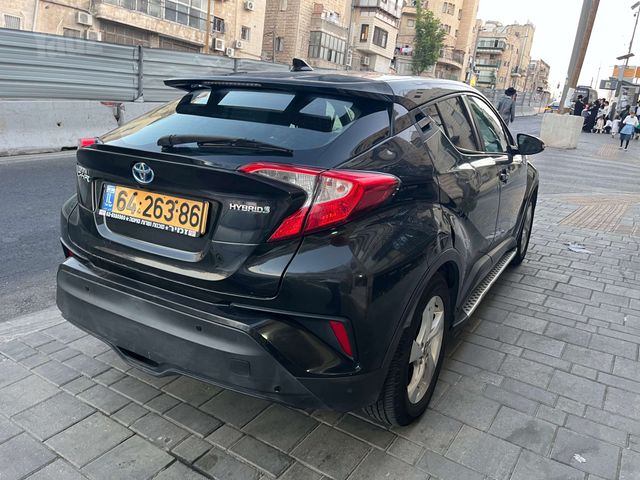 מודעת רכב טויוטה C-HR