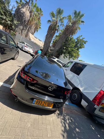 מודעת רכב מאזדה 3