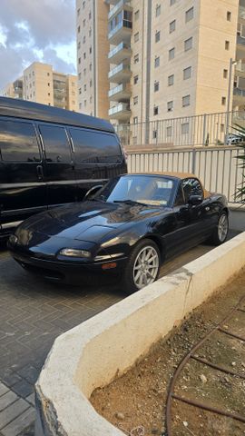 מודעת רכב מאזדה MX-5