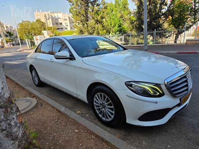מודעת רכב מרצדס-בנץ E-class