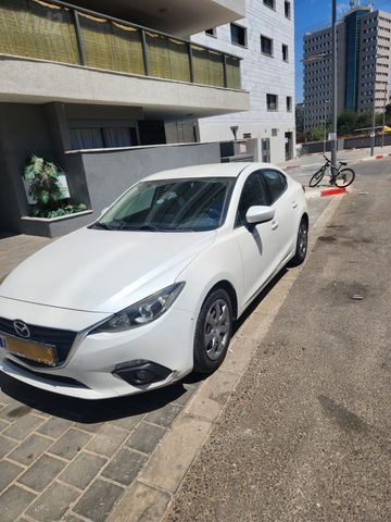 מודעת רכב מאזדה 3