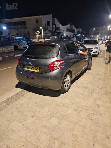 מודעת רכב פיג'ו 208