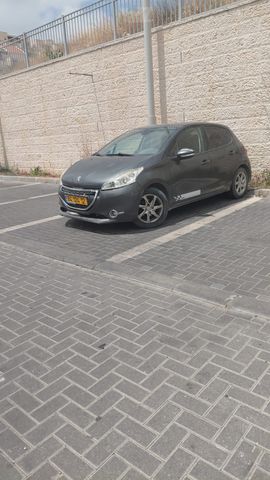 פיג'ו 208