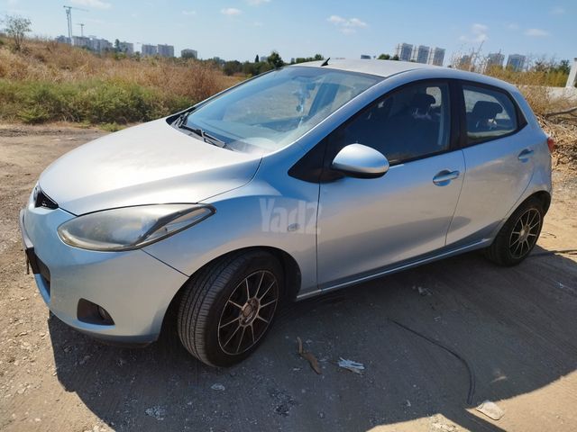 מודעת רכב מאזדה 2