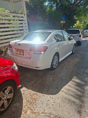 סובארו B4/לגאסי