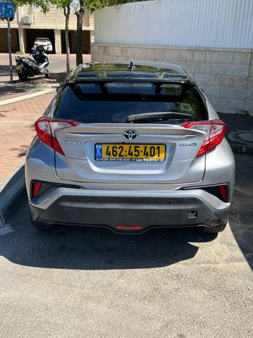 מודעת רכב טויוטה C-HR