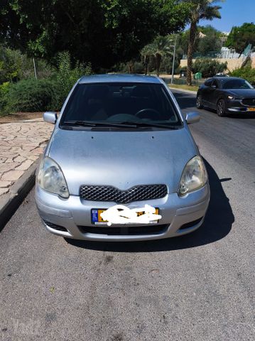 טויוטה יאריס