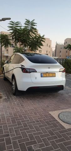 מודעת רכב טסלה מודל Y