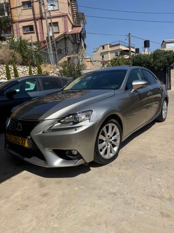 מודעת רכב לקסוס IS