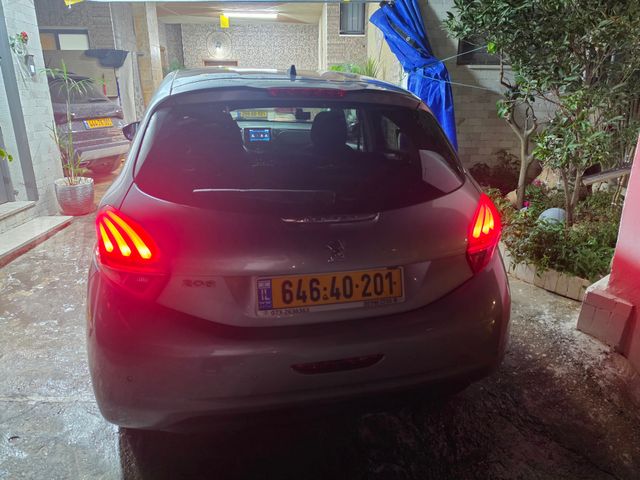 פיג'ו 208