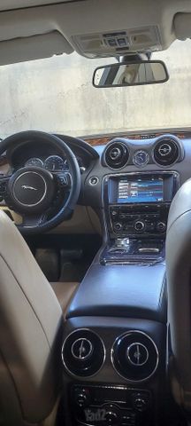 יגואר XJ