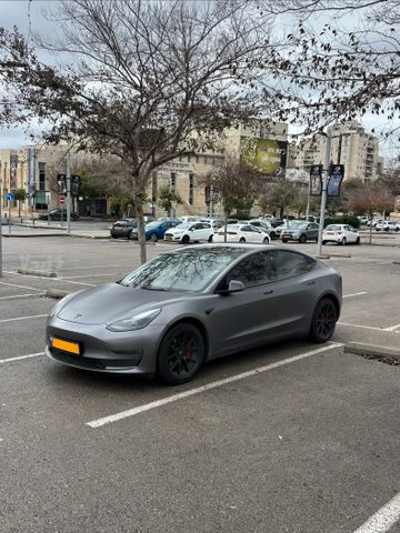 מודעת רכב טסלה מודל 3