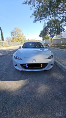 מודעת רכב מאזדה MX-5