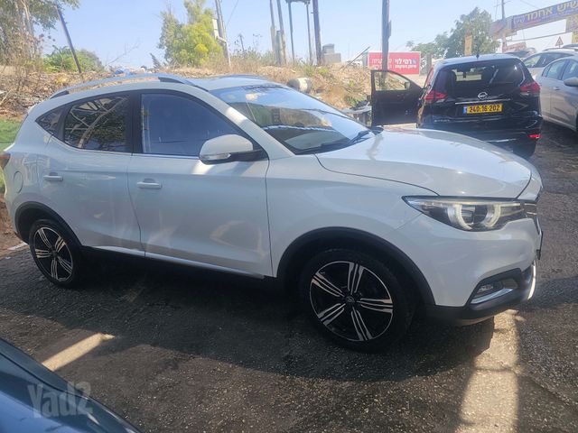 מודעת רכב אם ג'י ZS