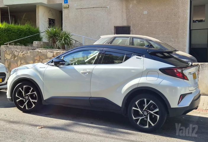 מודעת רכב טויוטה C-HR