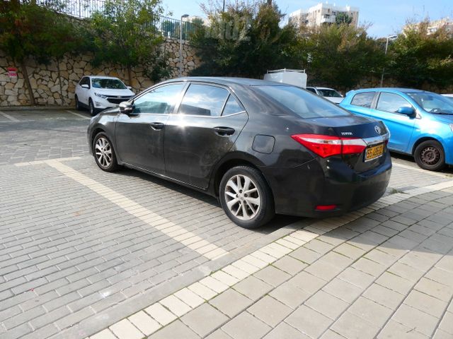 טויוטה קורולה