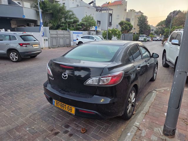 מודעת רכב מאזדה 3