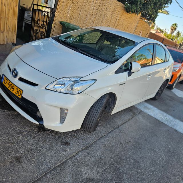 מודעת רכב טויוטה פריוס