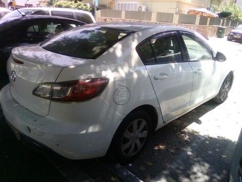 מודעת רכב מאזדה 3
